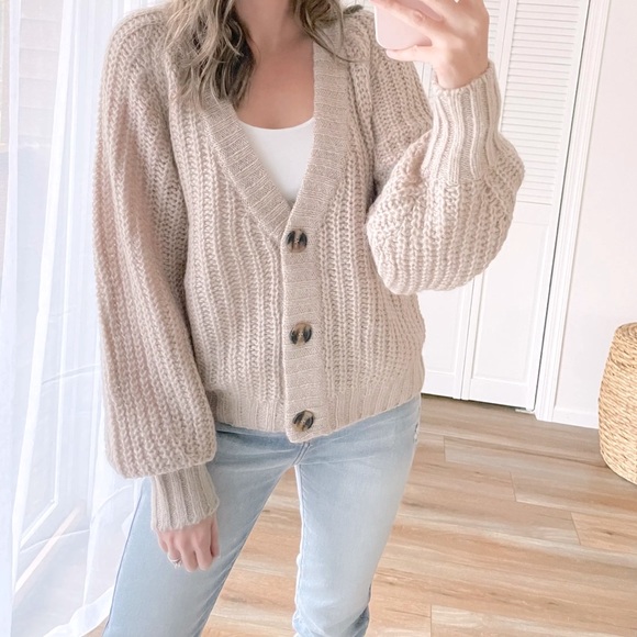 Beautiful NWT M/L. Oversized chunky grandpa sweater, cardigan - Picture 4 of 8
